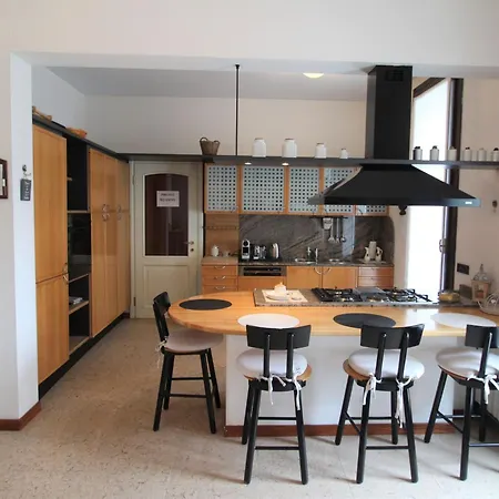 Le Rondini By Interhome