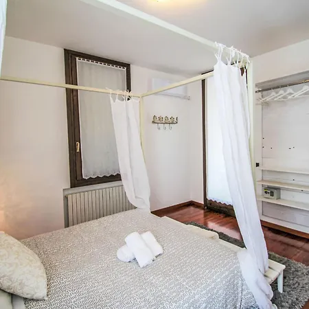 Le Rondini By Interhome Villa Castronno